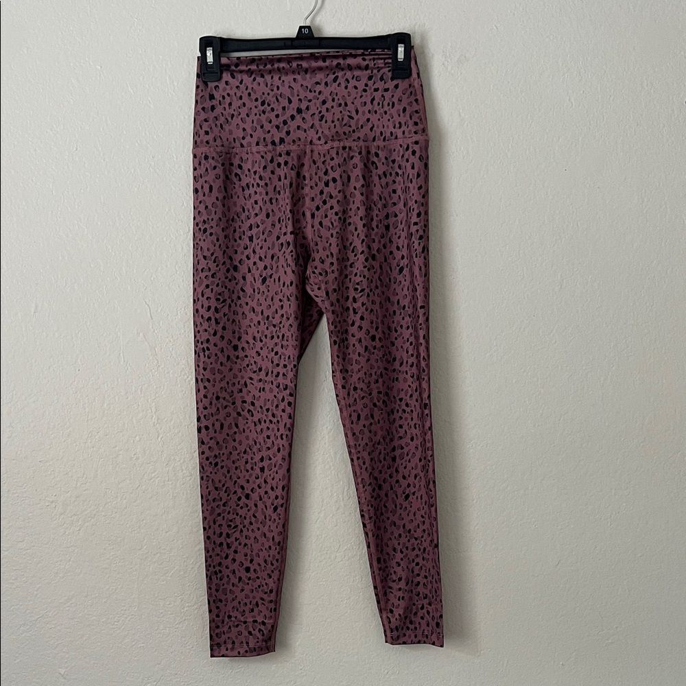 NWOT Beyond Yoga Mauve Cheetah Legging in Size M